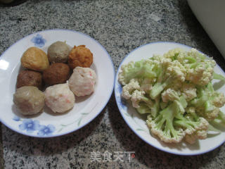 丸子煮花菜的做法步骤：1
