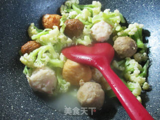 丸子煮花菜的做法步骤：6