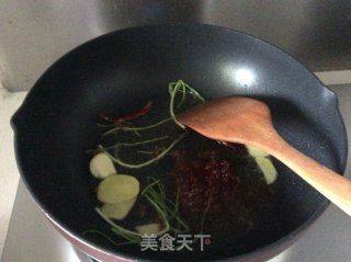 辣味本帮红烧鲫鱼的做法步骤：2