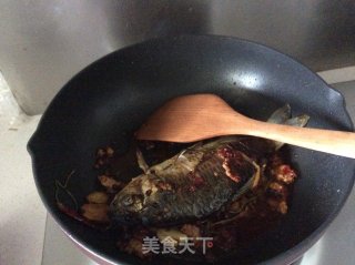 辣味本帮红烧鲫鱼的做法步骤：5