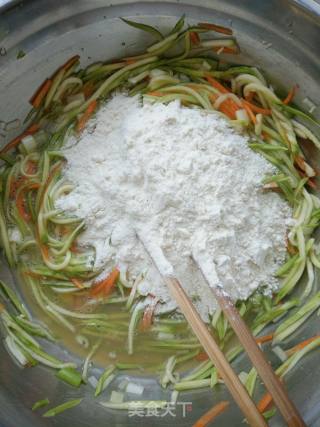 西葫芦胡萝卜鸡蛋饼的做法步骤：3
