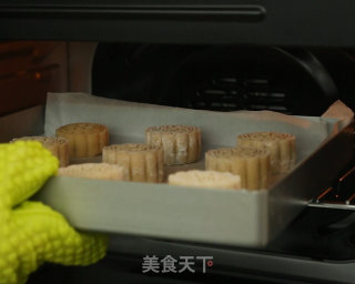 五仁月饼的做法步骤：23