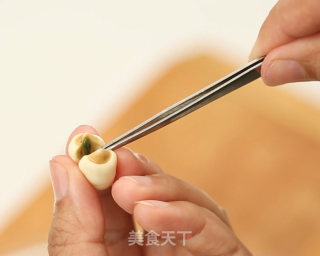 广式月饼的做法步骤：7