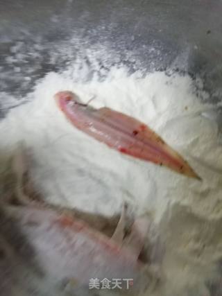 小满日食记油煎塔玛尖鱼的做法步骤：2