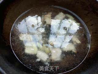 鱼头鱼骨白菜汤的做法步骤：6