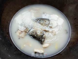 鱼头鱼骨白菜汤的做法步骤：7
