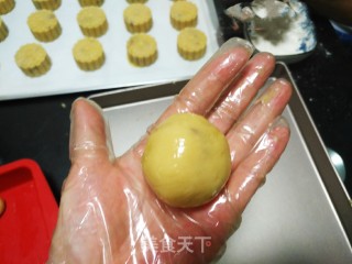 椰蓉蔓越莓月饼的做法步骤：12