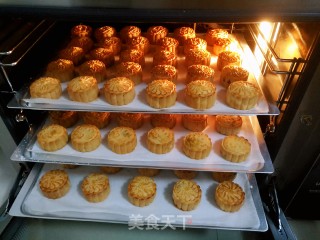椰蓉蔓越莓月饼的做法步骤：15