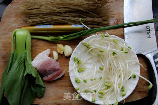 肉末酸辣粉的做法步骤：1
