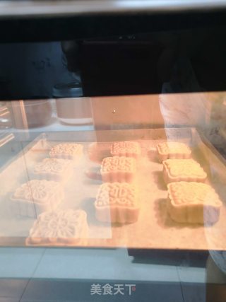 玫瑰豆沙广式月饼的做法步骤：14