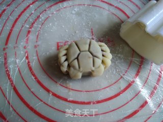 螃蟹月饼的做法步骤：8