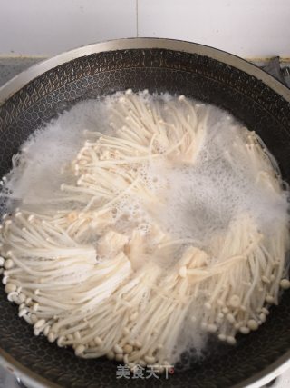 酸汤肥牛片的做法步骤：2
