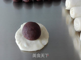 红豆沙蛋黄酥的做法步骤：8