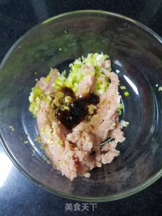 猪肉香菇馄饨的做法步骤：2