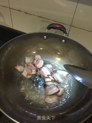 洋葱炒腊肉的做法步骤：3