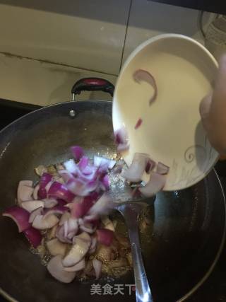 洋葱炒腊肉的做法步骤：4