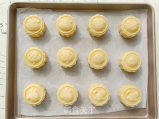 奶黄流心月饼的做法步骤：25