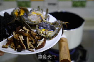 菌菇闸蟹汤粉的做法步骤：2