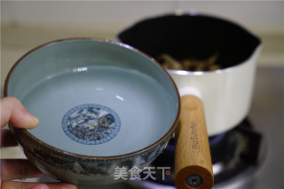 菌菇闸蟹汤粉的做法步骤：4