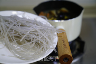 菌菇闸蟹汤粉的做法步骤：7