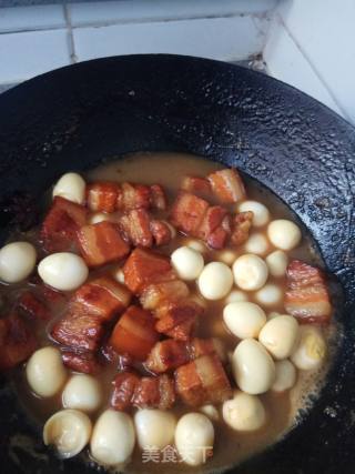 红烧肉鹌鹑蛋的做法步骤：9