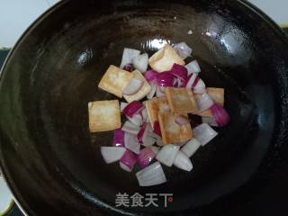 洋葱炒豆腐的做法步骤：4