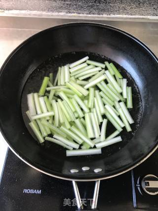 香干炒芹菜的做法步骤：3