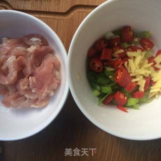 肉片炒莲菜的做法步骤：2