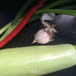 凉拌西葫芦的做法步骤：1