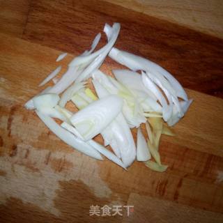 尖椒鱿鱼圈的做法步骤：1