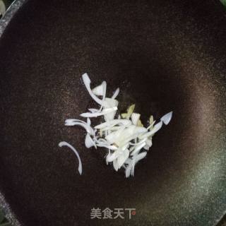 尖椒鱿鱼圈的做法步骤：3