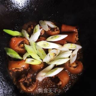 猪尾炒大葱的做法步骤：9