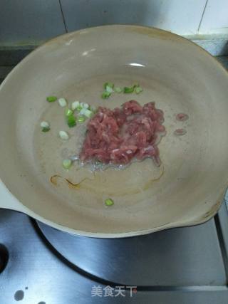 瘦肉丝炒黄豆芽的做法步骤：7
