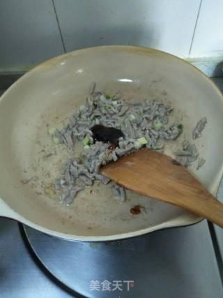 瘦肉丝炒黄豆芽的做法步骤：8