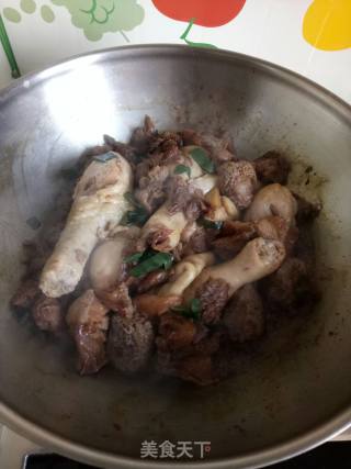 猴头菇炖鸡腿的做法步骤：4