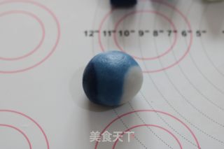 青花瓷冰皮巧克力流心月饼的做法步骤：15