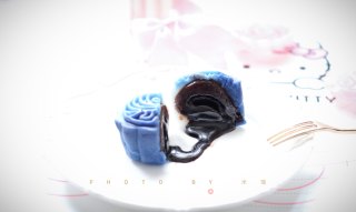 青花瓷冰皮巧克力流心月饼的做法步骤：17