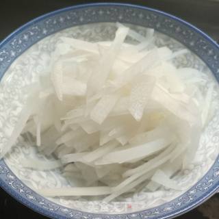 红辣椒炒白萝卜的做法步骤：1