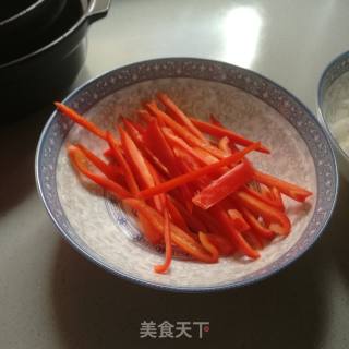 红辣椒炒白萝卜的做法步骤：2