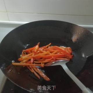 红辣椒炒白萝卜的做法步骤：4