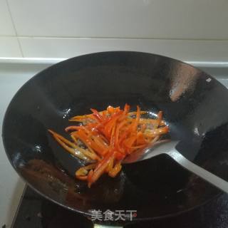 红辣椒炒白萝卜的做法步骤：5
