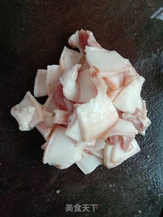 花肉玉米焖花菜的做法步骤：2