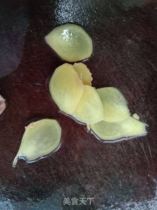 花肉玉米焖花菜的做法步骤：3