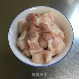 五花肉烧百叶结的做法步骤：2