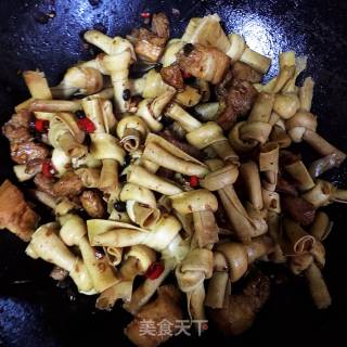 五花肉烧百叶结的做法步骤：6
