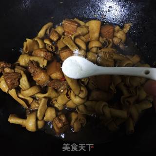 五花肉烧百叶结的做法步骤：9