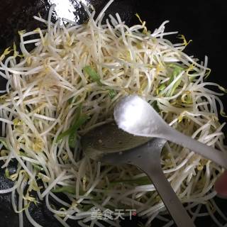 青椒炒豆芽的做法步骤：5