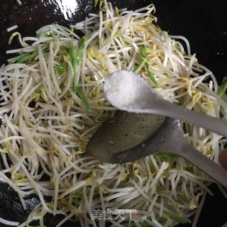 青椒炒豆芽的做法步骤：6