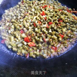 剁椒炒酸豇豆的做法步骤：4