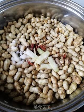 水煮花生的做法步骤：2